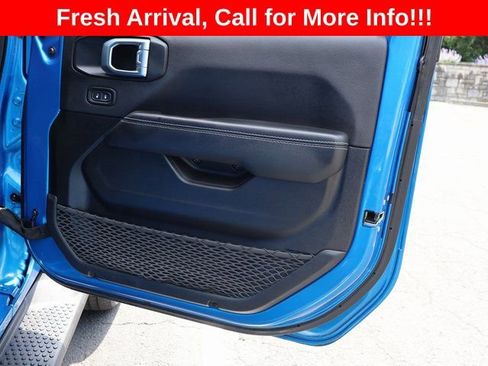 Used 2022 Jeep Wrangler Unlimited Sahara AWD/4WD image 11
