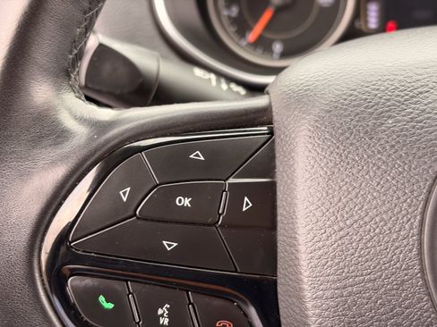 Used 2019 Jeep Cherokee Latitude Plus FWD image 26
