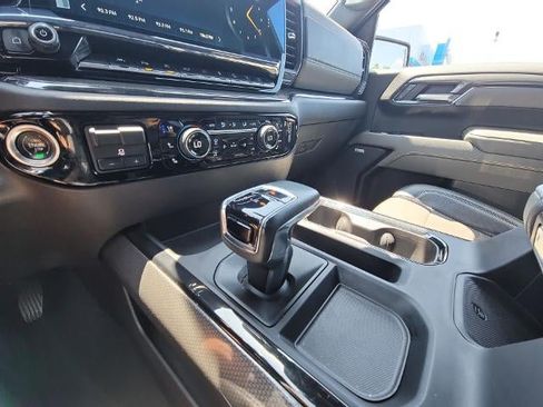 Used 2022 Chevrolet Silverado 1500 ZR2 w/ Technology Package AWD/4WD image 15
