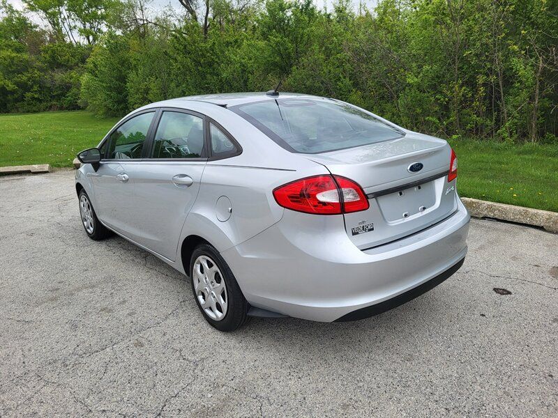 Used 2013 Ford Fiesta SE FWD image 9