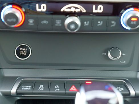 New 2025 Audi Q3 2.0T Premium image 17