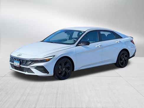 Certified 2026 Hyundai Elantra Sport FWD image 3