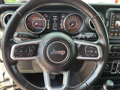 Used 2021 Jeep Wrangler Unlimited Sahara w/ Dual Top Group AWD/4WD image 19