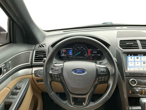 Used 2017 Ford Explorer XLT w/ Equipment Group 202A FWD image 11