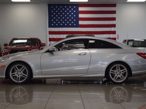 Used 2011 Mercedes-Benz E 550 Coupe image 4