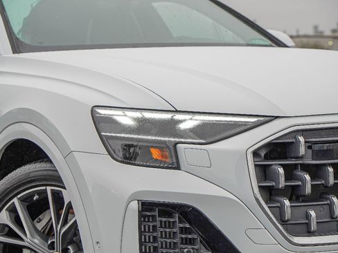 Used 2024 Audi Q8 Premium Plus w/ Premium Plus Package image 2