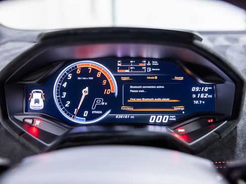 Used 2018 Lamborghini Huracan Performante image 38