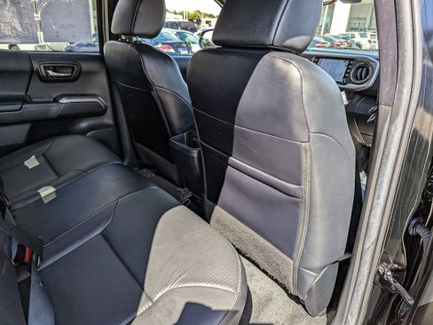 Used 2022 Toyota Tacoma Limited image 49