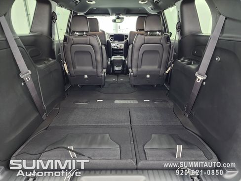 New 2027 Chrysler Pacifica Select AWD/4WD image 28