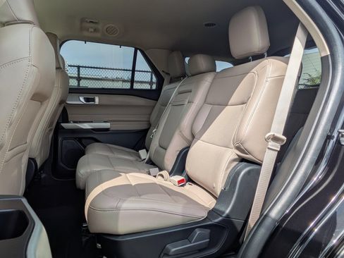 Used 2023 Ford Explorer Limited AWD/4WD image 6