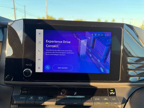 Used 2025 Toyota Camry LE image 21