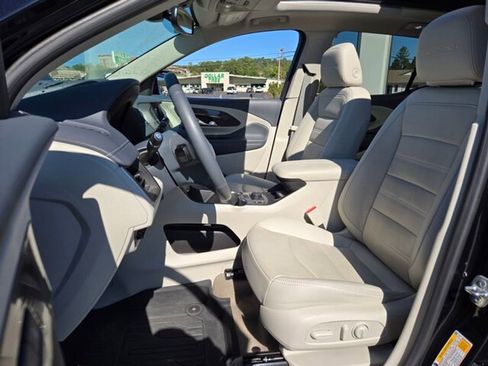 Used 2023 GMC Terrain Denali w/ Denali Premium Package image 11