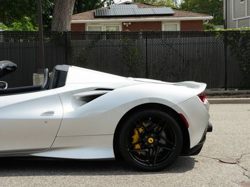 Used 2022 Ferrari F8 Tributo RWD image 47