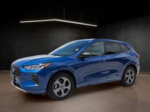Used 2023 Ford Escape ST-Line AWD/4WD image 3