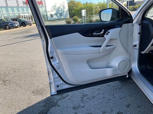 Certified 2019 Nissan Rogue Sport SV AWD/4WD image 10