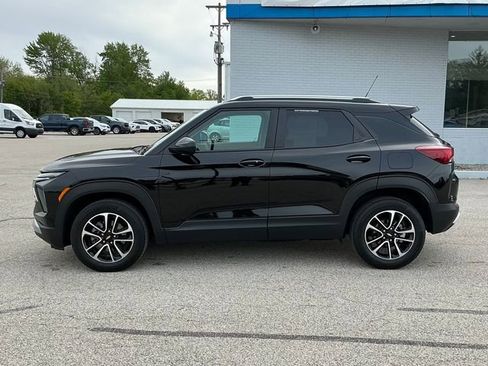 Used 2025 Chevrolet TrailBlazer LT w/ Driver Confidence Package AWD/4WD image 2
