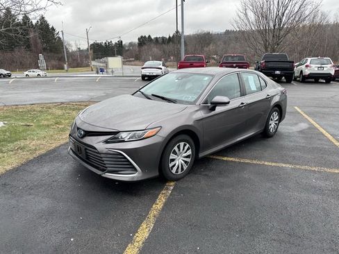Used 2022 Toyota Camry LE image 7