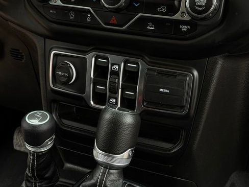 Used 2023 Jeep Wrangler Sahara image 28