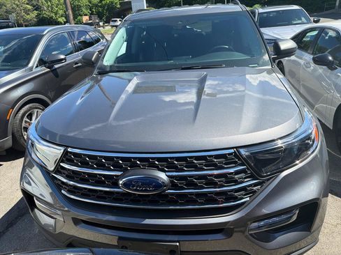 Used 2023 Ford Explorer XLT w/ Equipment Group 202A AWD/4WD image 2