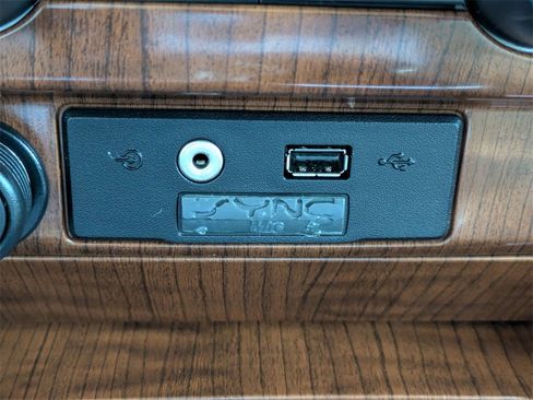 Used 2010 Ford F150 Lariat image 21