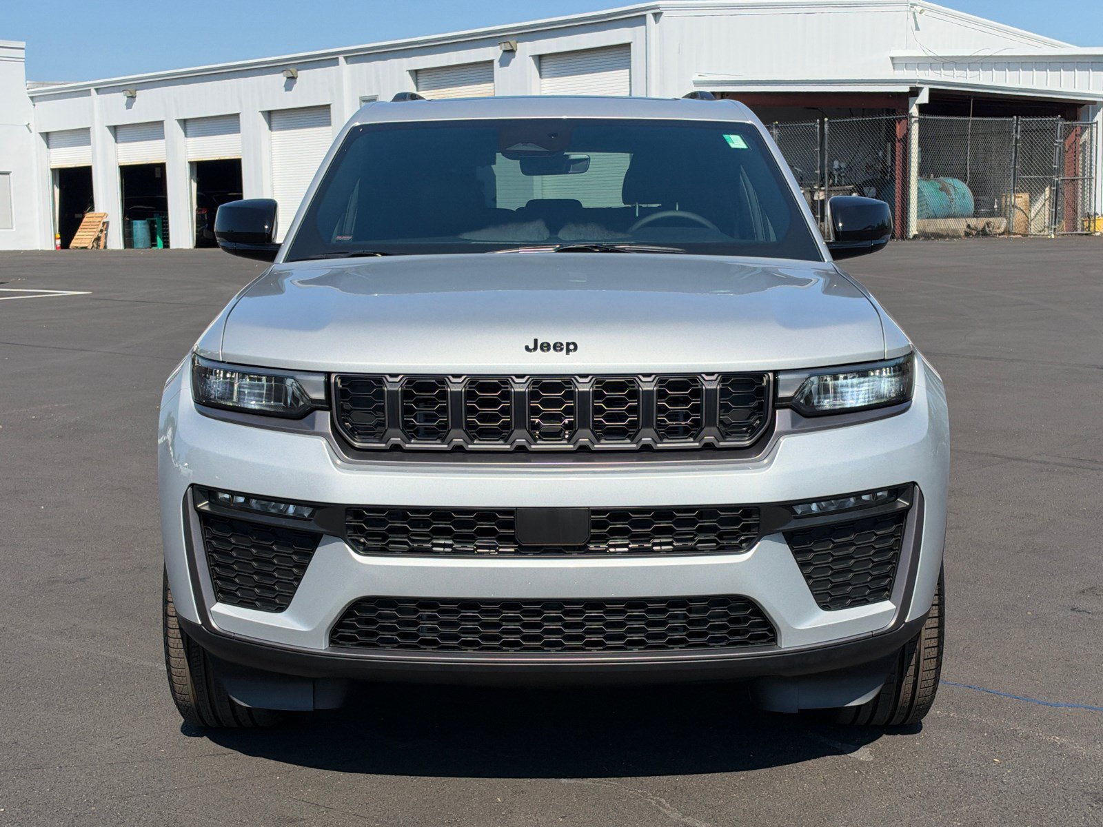 New 2026 Jeep Grand Cherokee Limited w/ Limited Altitude Package AWD/4WD image 2