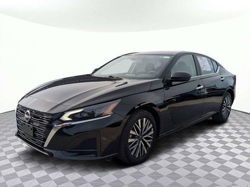 Used 2025 Nissan Altima 2.5 SV FWD image 7