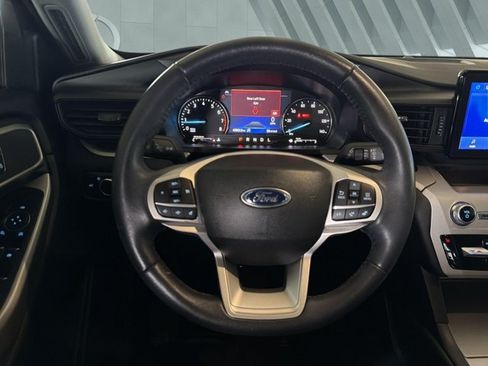Used 2023 Ford Explorer XLT RWD image 14
