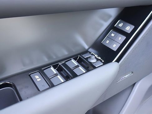 Used 2026 Land Rover Range Rover Velar S image 11