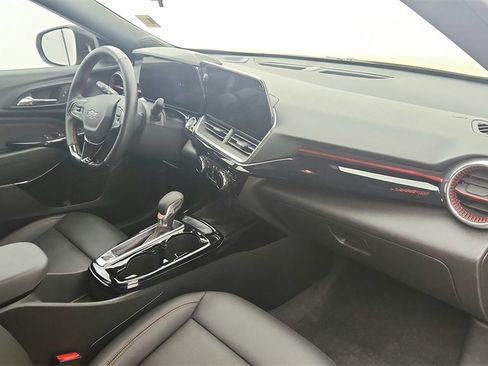 Certified 2024 Chevrolet Trax RS w/ Sunroof Package image 30