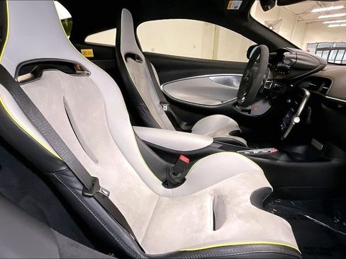 Used 2023 McLaren Artura image 28