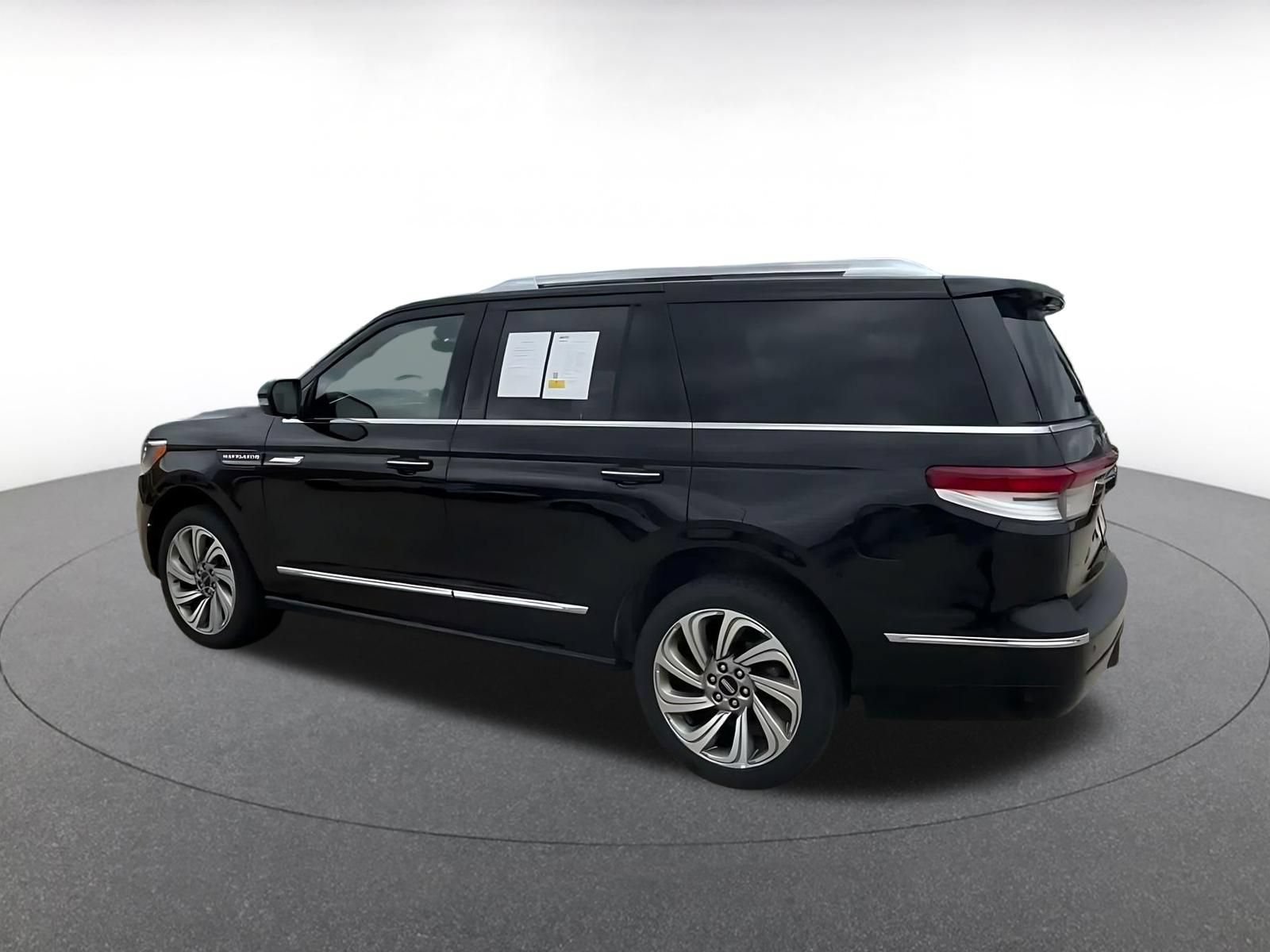 Used 2022 Lincoln Navigator Reserve RWD image 9