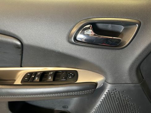 Used 2020 Dodge Journey SE FWD image 19