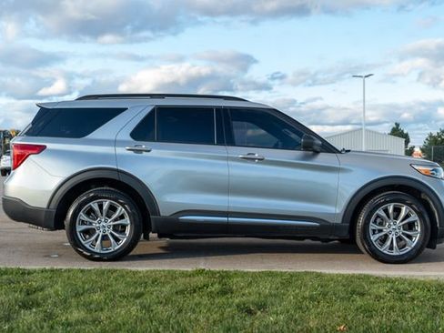 Used 2023 Ford Explorer XLT w/ Equipment Group 202A RWD image 8