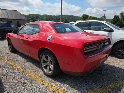 Used 2016 Dodge Challenger SXT RWD image 6