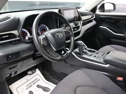 Used 2020 Toyota Highlander L image 14