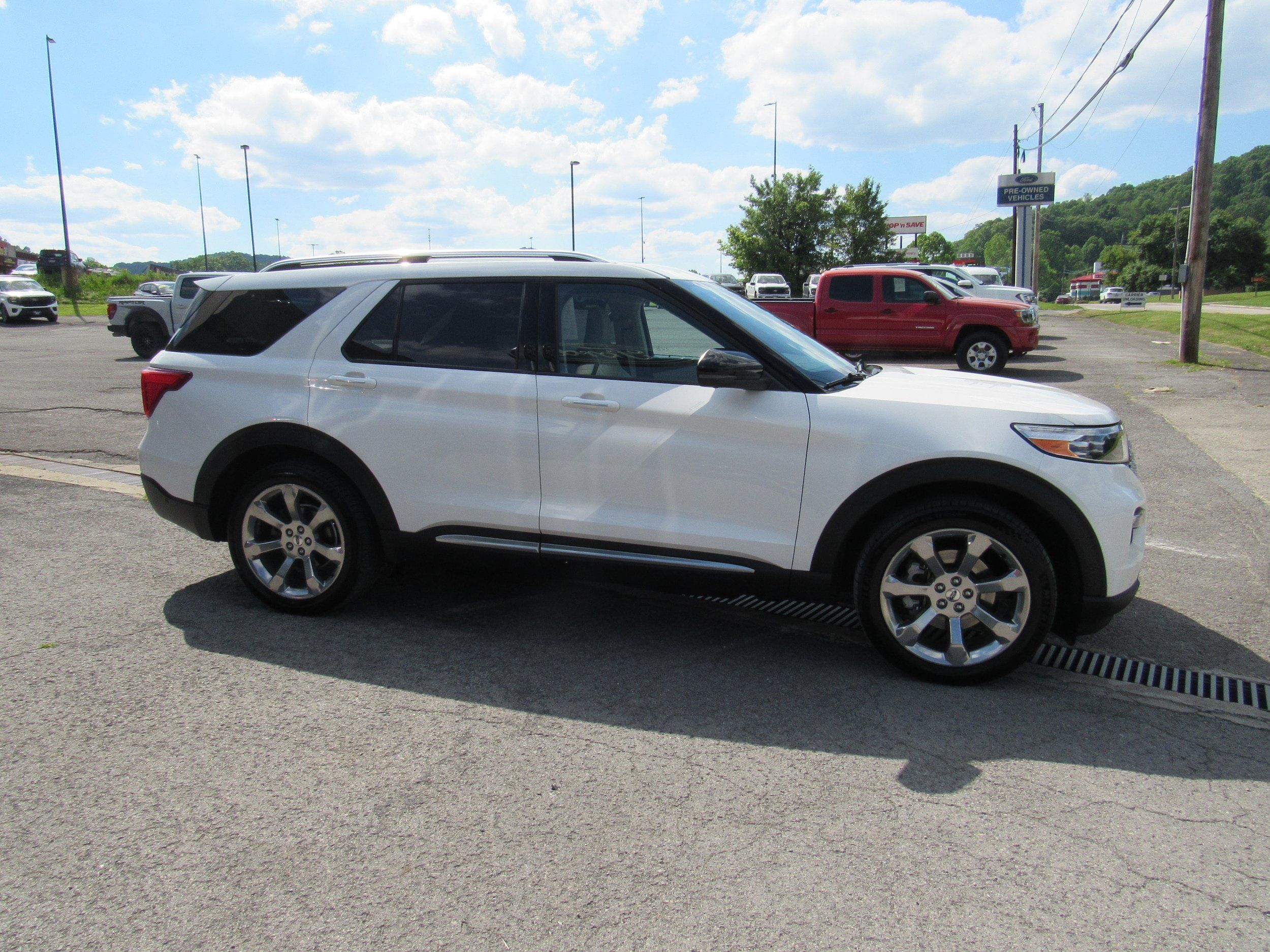 Used 2020 Ford Explorer Platinum w/ Premium Technology Package AWD/4WD image 5