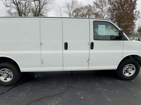Used 2022 Chevrolet Express 2500 WT w/ Driver Convenience Package image 9