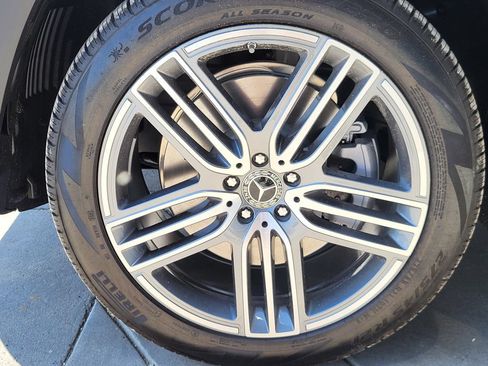 Used 2025 Mercedes-Benz GLS 450 4MATIC image 8