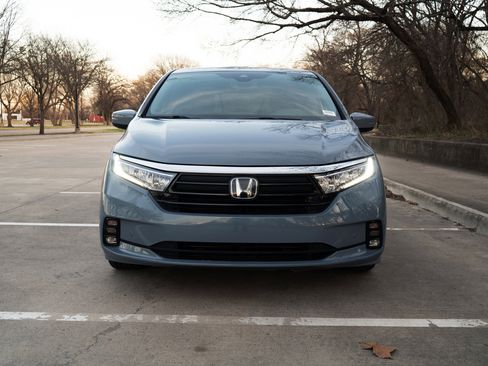 Used 2023 Honda Odyssey Touring image 3