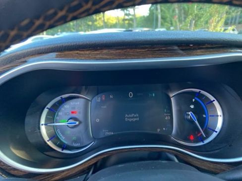 Used 2023 Chrysler Pacifica Pinnacle image 30