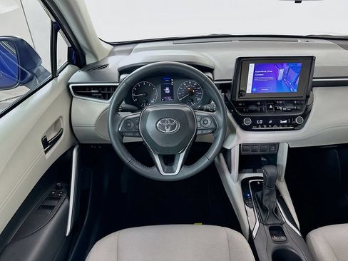 Used 2025 Toyota Corolla Cross LE FWD image 21