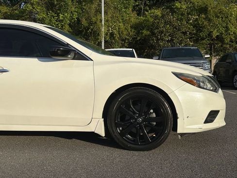 Used 2017 Nissan Altima 2.5 SR w/ Midnight Edition Package image 9