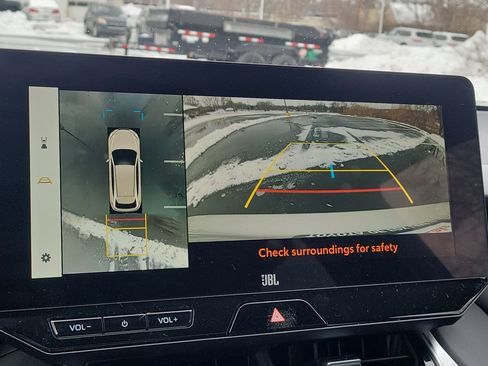 Used 2023 Toyota Venza Limited image 28