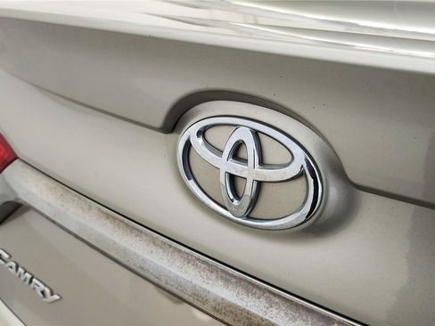 Used 2016 Toyota Camry SE w/ Moonroof Package FWD image 16