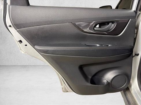Used 2020 Nissan Rogue S FWD image 21