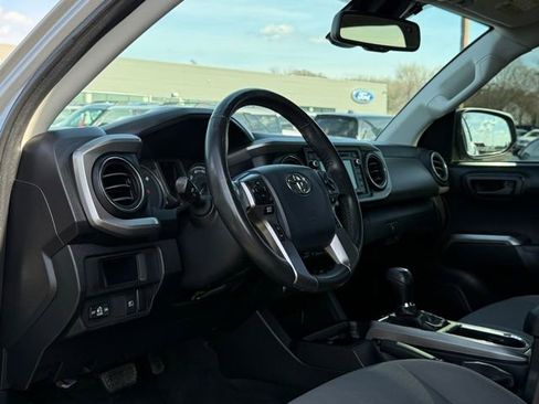 Used 2018 Toyota Tacoma SR5 image 11