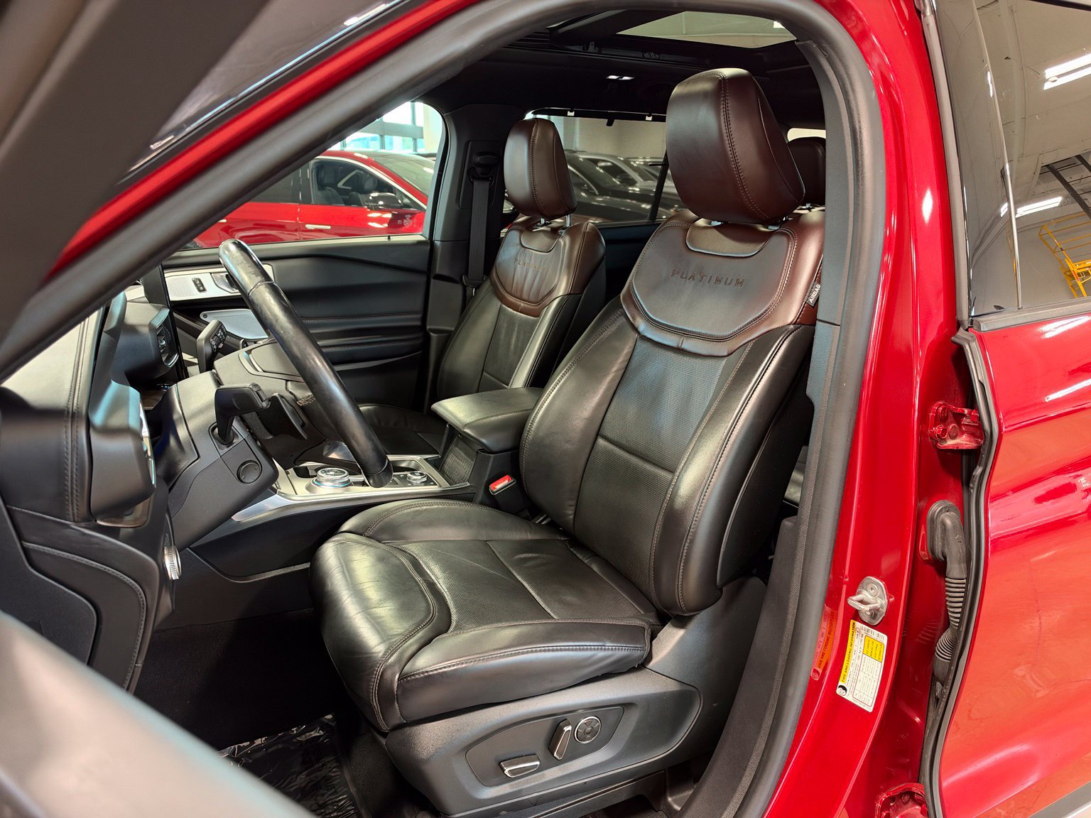 Used 2020 Ford Explorer Platinum w/ Premium Technology Package AWD/4WD image 13