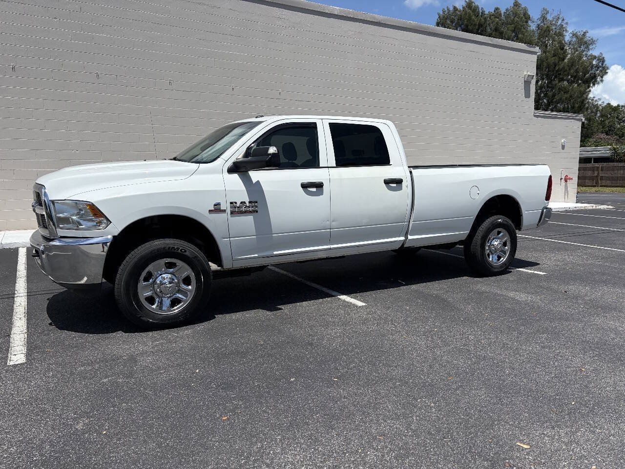 Used 2017 RAM 2500 Tradesman w/ Chrome Appearance Group AWD/4WD image 7