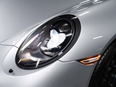 Used 2015 Porsche 911 Carrera GTS RWD image 19