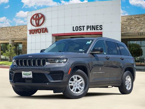 Used 2024 Jeep Grand Cherokee Laredo RWD image 1